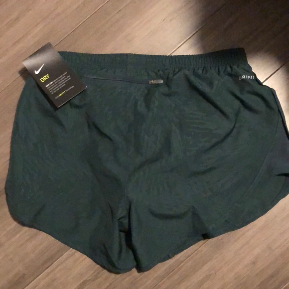Nike shorts - Picture 2 of 2
